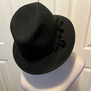 Holt Renfew 100% wool hat
